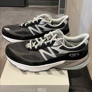 New Balance Men's Black  990v6 Athletic Sneakers size 10 1/2 2E